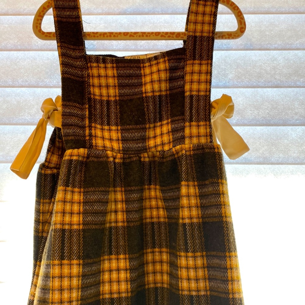 Zara plaid girls dress. Gray and yellow pattern. Sleeveless pull on.